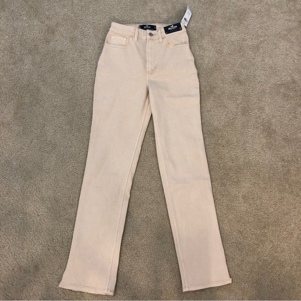 Hollister Ultra high-rise cream side slit 90s straight jeans 
NWT
Size: 0R